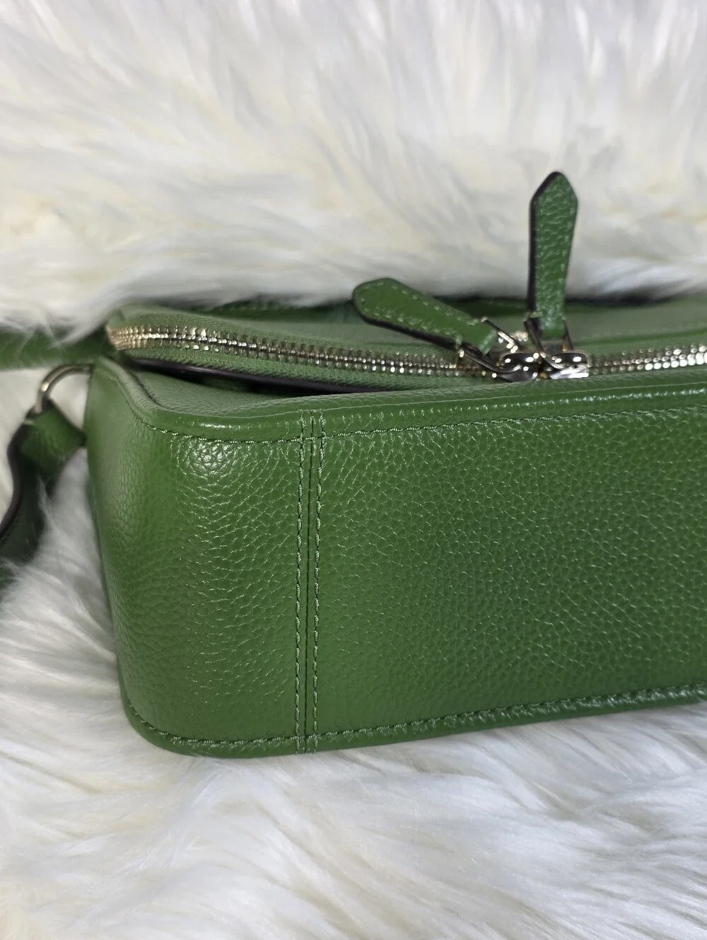 Kate Spade New York Run Around crossbody bag Pebbled Leather Like New
